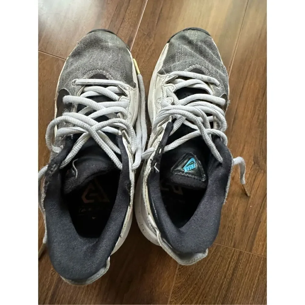 Nike freak 4Y boys sneakers